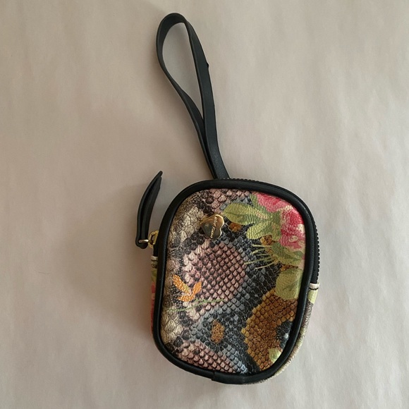 Betsey Johnson Keychain bag / coin case pouch with black patent - Picture 3 of 6